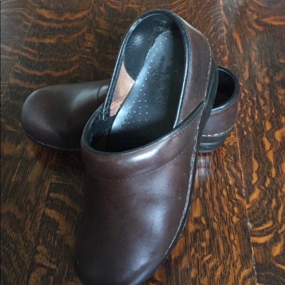 DANSKIN PROFESSIONAL MULE CLOGS SIZE 39/8.5-9